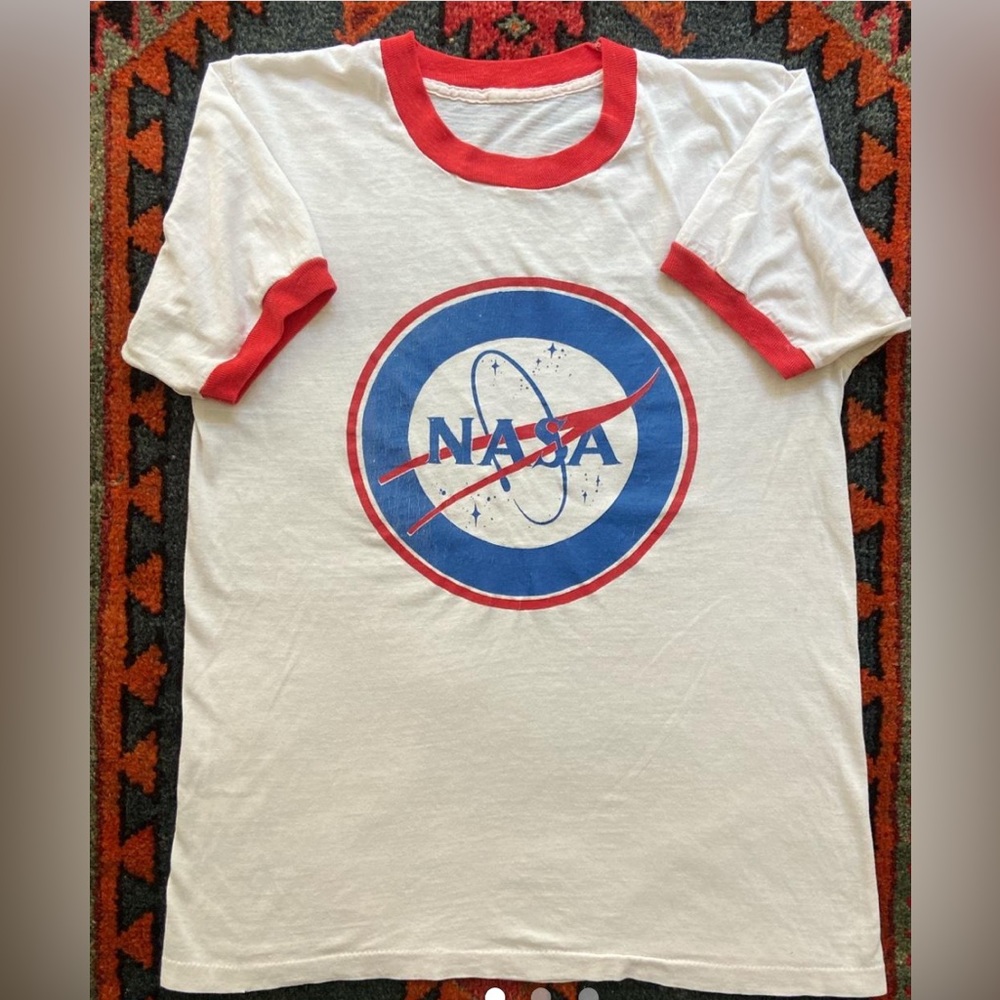 Men’s Small 1980s NASA vintage tee.
